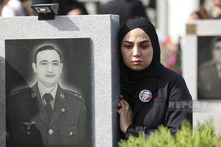 Şəhidlərin məzarları ziyarət olunur - Foto