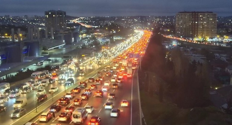 Bakının bu yolları tıxaclıdır - SİYAHI