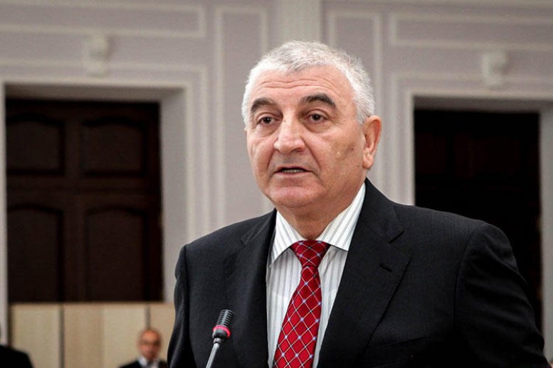 Pənahov ABŞ-da 2 milyonluq villanı hansı pulla alıb?