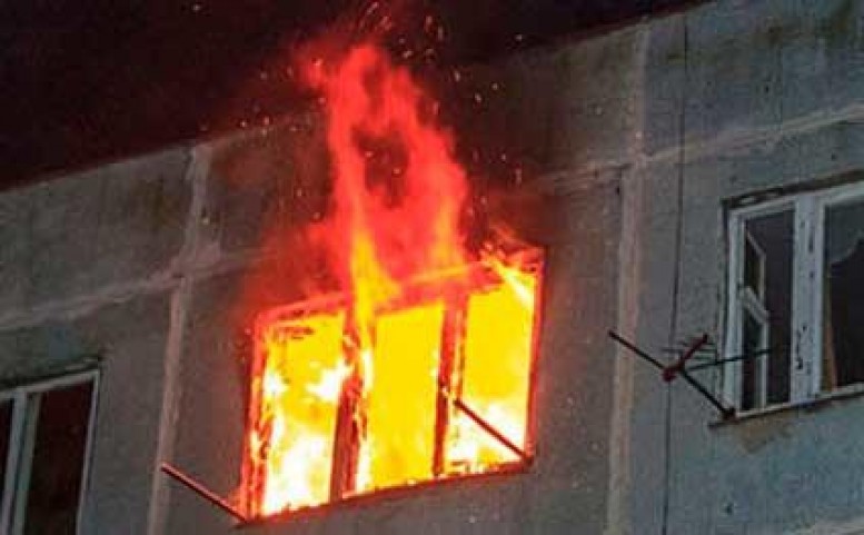 Bakıda 4 otaqlı ev tamamilə yandı