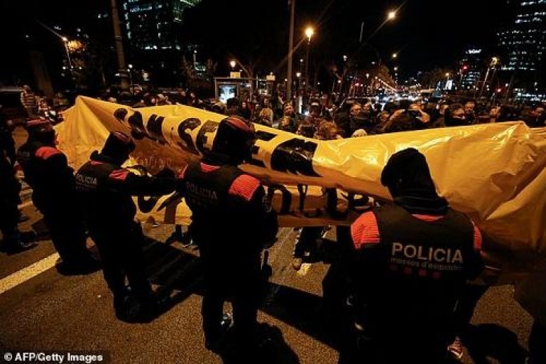 Madriddə etirazlar: Baş nazirin isrefası tələb edildi