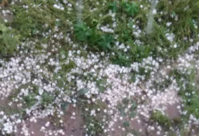 Füzuliyə dolu yağdı