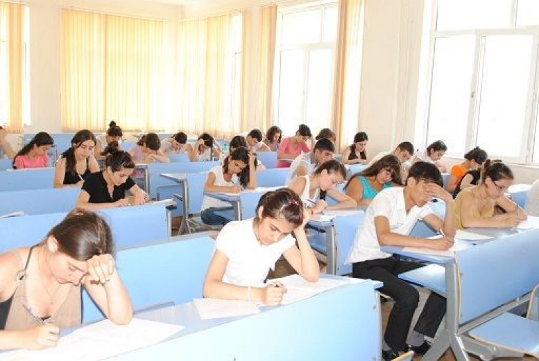 Buraxılış imtahanında 17 şagird 300 bal topladı - Adlar