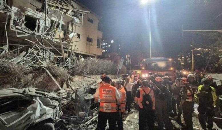 İran İsraili ballistik raketlə vurdu: 16 yaralı...