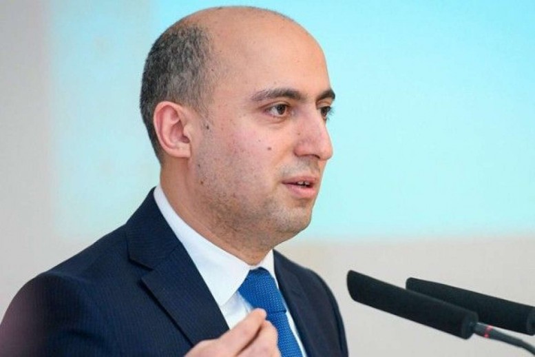 Əmrullayev: Onlara müəllim demək ədalətsizlikdir