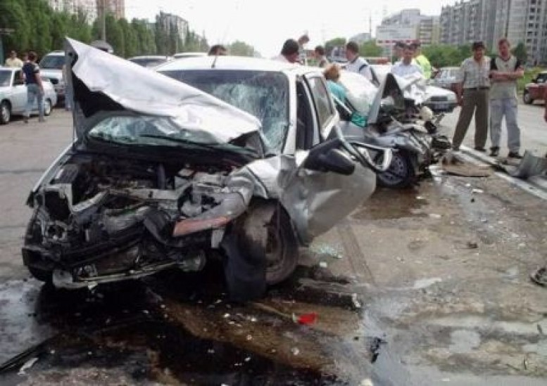 Sabirabadda ağır qəza: 2 gənc, 1 yeniyetmə öldü