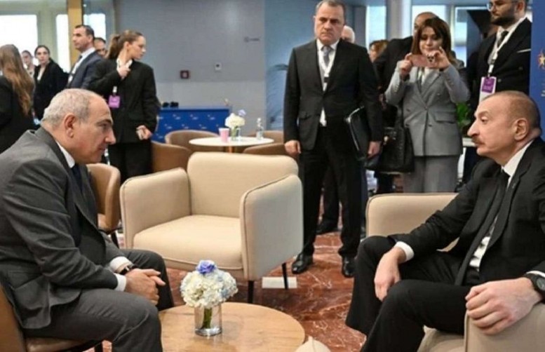 Liderlərin görüşündə fasilə elan edildi