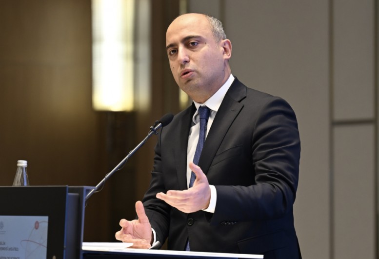 Kimsə bərkdən qışqırırsa, qorxub imtahanı ləğv etməliyik? - Nazir narazı müəllimlərə cavab