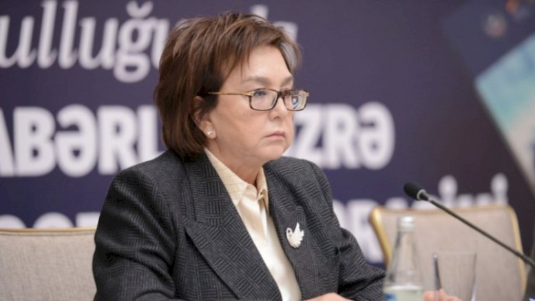 Məleykə Abbaszadə sağılan inəyi qadınlara bənzətdi: SƏRT REAKSİYA