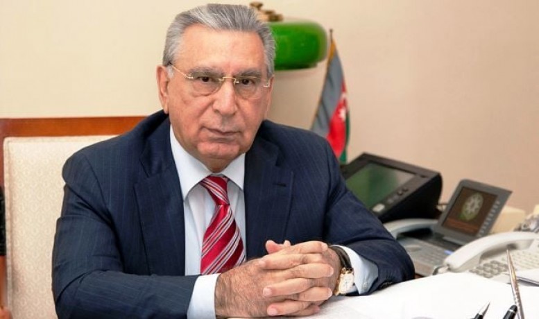 Mehdiyevin yanında o qalır, bazarlığı da mən edirəm...