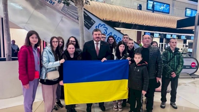 Ukraynadan daha 12 uşaq Azərbaycana gətirildi