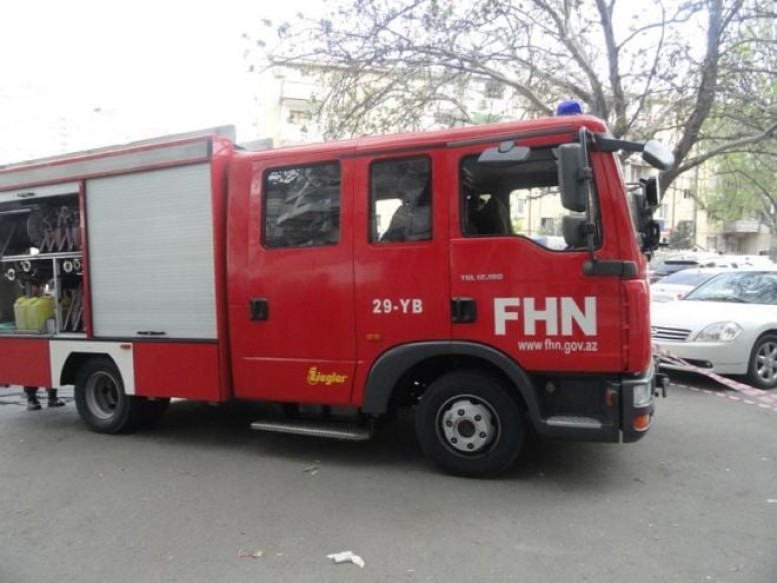 Gədəbəydə üçmərtəbəli evdə yanğın baş verdi