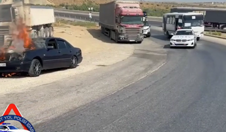 Göyçayda 2 maşın toqquşdu, biri yandı