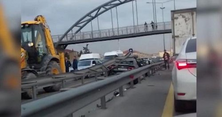 Bakıda 2 maşın toqquşdu: ölən var