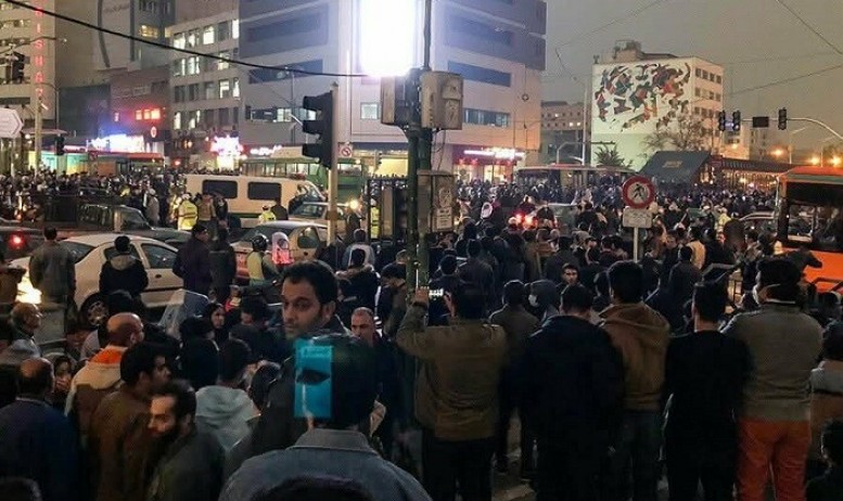 İranda rejim qüvvələri öldürülən etirazçıların ailələrinin evlərinə basqın ediblər