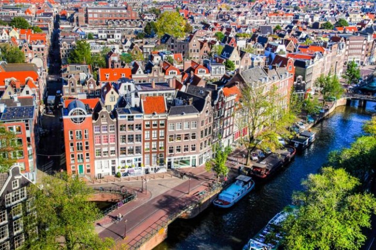 Trampın bu təhdidi şantajdır - Niderland