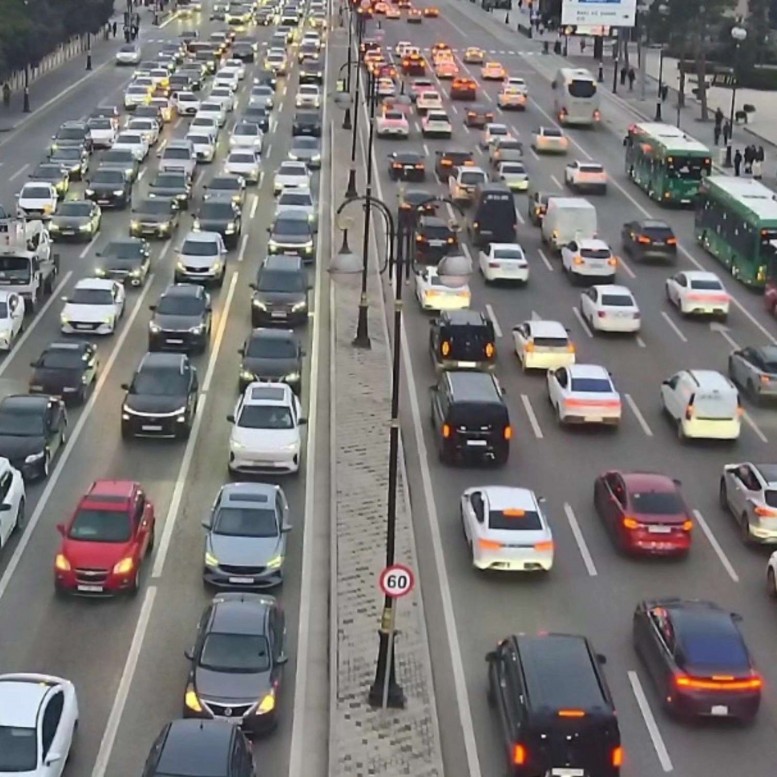 Hazırda bu yolarda tıxac var