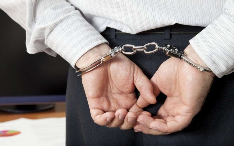 Nazirliyin əməkdaşı 18 kiloqram qızılla həbs olundu