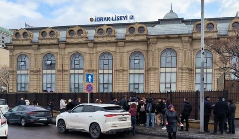 İdrak Liseyində şagird müəllimi güllələdi - Yeniləndi