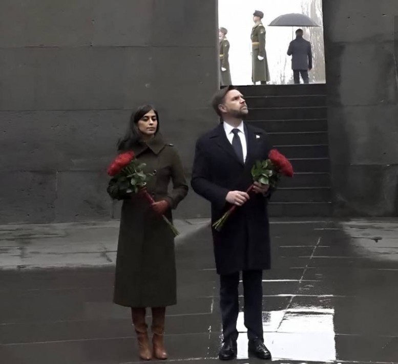 Vens qondarma “erməni soyqırımı abidəsi”ni ziyarət edib