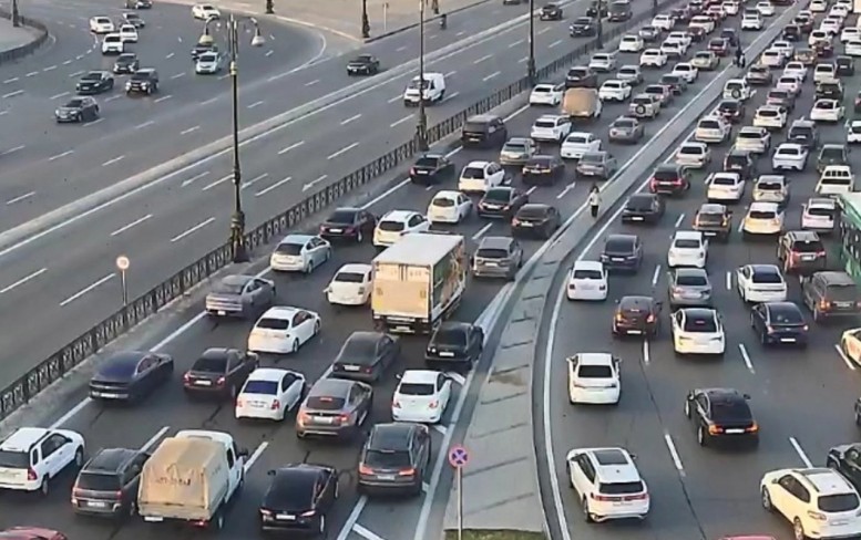 Universitetlərdə dərslərin başlaması yollara təsirsiz ötüşmədi