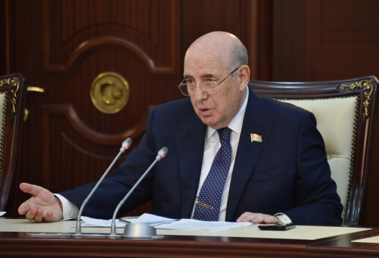 Tibbi işçiləri üçün sertifikasiya tələb oluna bilər - komitə sədri