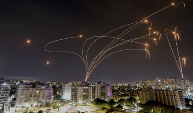 İran İsrailə ballistik raket dalğası buraxdı – Təcili