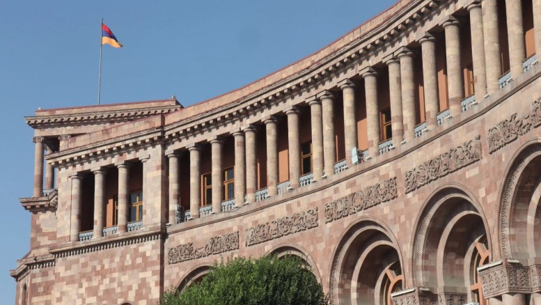 Ermənistan MTX-nin binasını yandırmaq istədilər